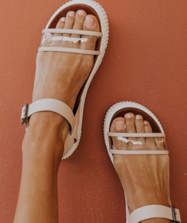 Мода, жіночі босоніжки, одяг