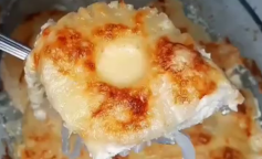 Курка з ананасами, кадр з відео
