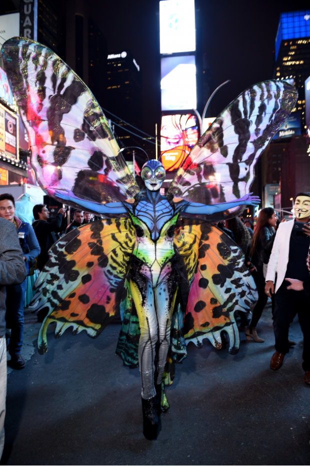 Хайди Клум в костюме гигантской бабочки