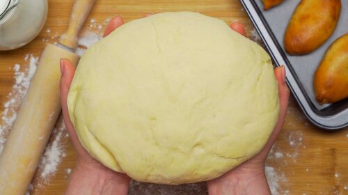 Без опари і замісу: повітряне і неймовірно пишне тісто для пиріжків всього за 5 хвилин