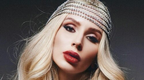 38-річна Світлана Лобода на відпочинку показала маленькі груди і стрункі ніжки