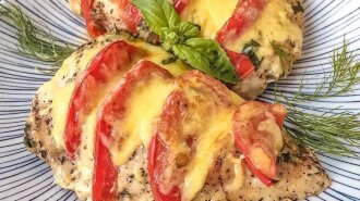 Вместо мяса по-французски: нежная ароматная курочка с оригинальной начинкой