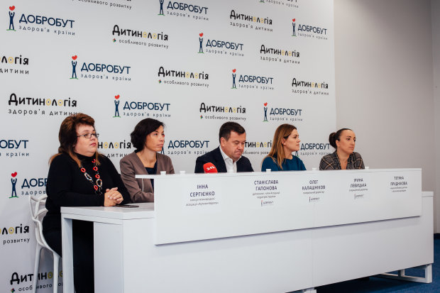Фото из пресс-конференции в клинике «Добробут»