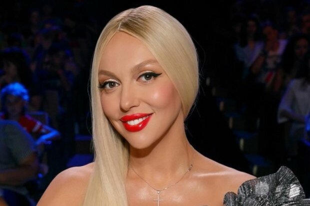 Оля Полякова, співачка, груди, пластика