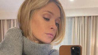 На домашнем: игривая Брежнева в одном свитере и носочках попозировала в своем роскошном особняке