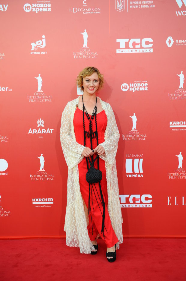 Рима Зюбина на красной дорожке Одесского кинофестиваля 2018