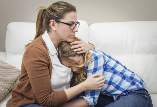 Как уберечь ребенка от суицида: важная памятка от американских психологов