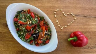 Гора вкусного салата из одного баклажана: от мяса не отличишь – весь секрет в одном ингредиенте