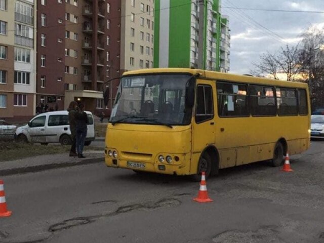 Водитель запорожской маршрутки вытолкал пенсионерку за дверь