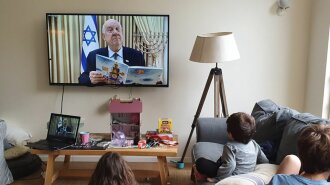 На допомогу батькам: президент Ізраїлю під час карантину читає казки онлайн