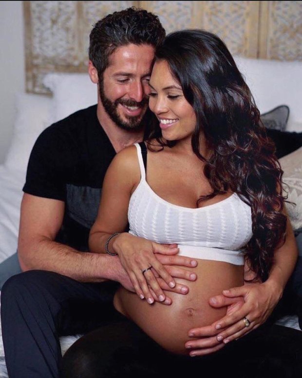 Дэниел и его супруга Дивайна во время беременности