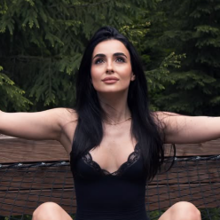 Анна Трінчер, фото із соцмереж артистки