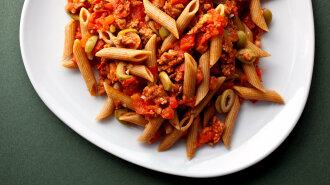 Pasta-With-Spicy-Sausages-superJumbo-1