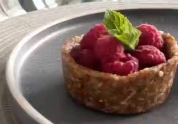 Кошички з ягідною начинкою, кадр з відео