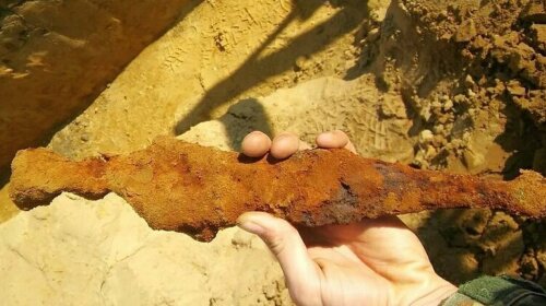 Найден 2000-летний римский кинжал