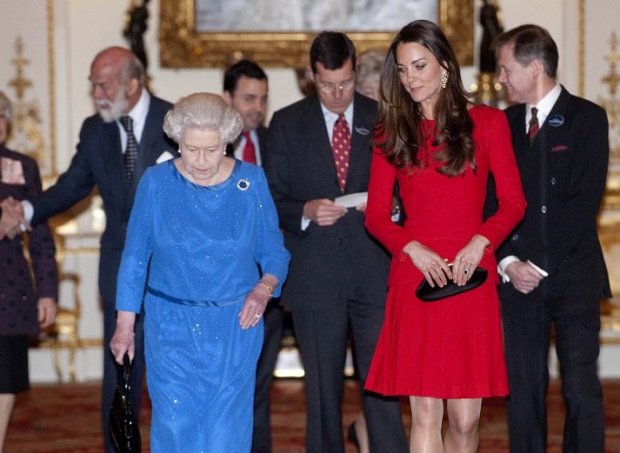 Королева Елизавета II покритиковала Кейт Миддлтон