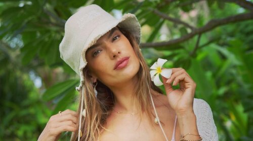 В соблазнительных бикини, топах и парео: 39-летняя Алессандра Амбросио из Victoria’s Secret поделилась новыми пляжными фото