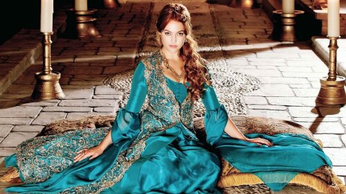 Без декольте і красивих суконь: як насправді одягалася Хюррем-султан і чому в серіалі "Величне століття" нам брехали