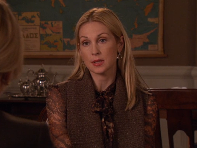 Красива жінка, кадр з серіалу "Пліткарка"