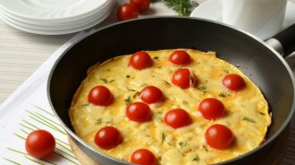 omlet-s-syrom-i-pomidorami-cherri_1529574068_1_max