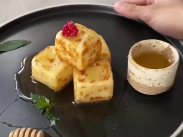 Квадратные сырники, кадр из видео