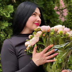 Красива дівчина, фото: Clutch