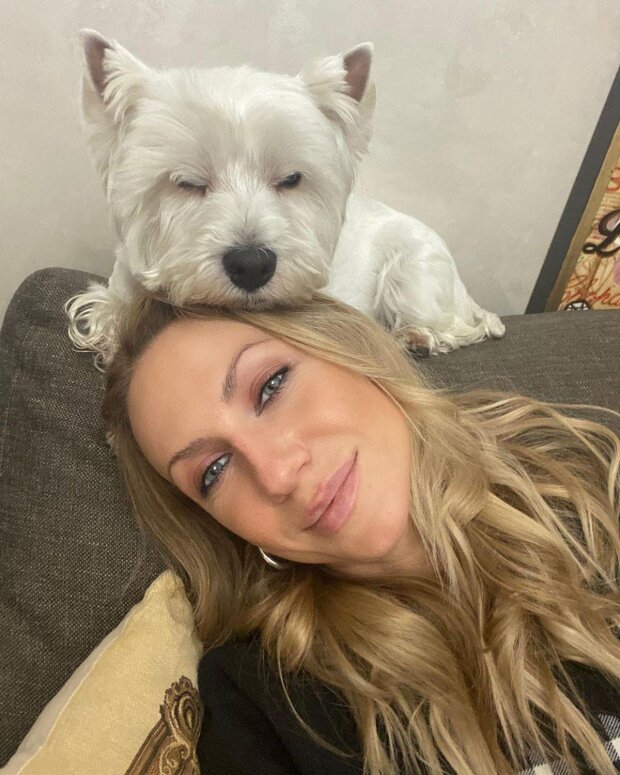 Леся Никитюк и ее собачка Рафик