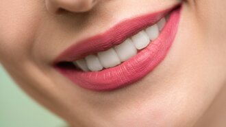 Лечение во сне, зубы за 10 минут и другие: врач назвал главные тренды в стоматологии