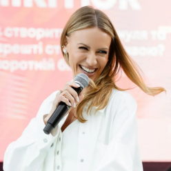 Леся Нікітюк, фото із соцмереж телеведучої