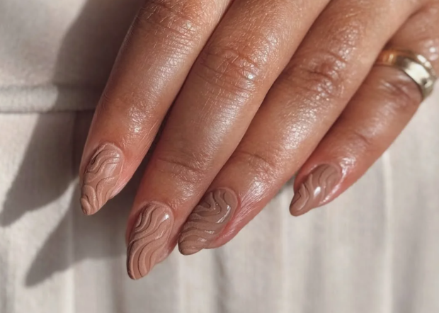 Бежевий манікюр, фото із соцмереж