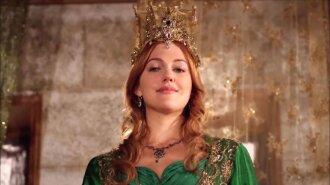 Як у Хюррем: турецька актриса Мер'єм Узерлі похвалилася незвичайною прикрасою