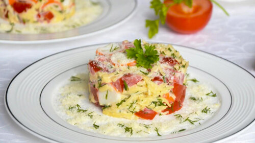 salat-kuritsa-syr-pomidory