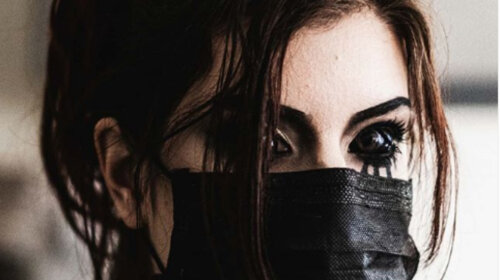 21-річна модель Олександра Погоди забарвила білки очей в чорний колір, але з-за цього осліпла (ФОТО)