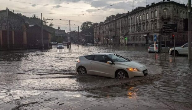 Львів накрила потужна злива