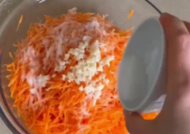 Морковка по-корейски, кадр из видео