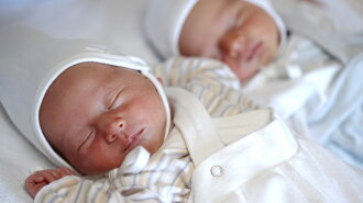 Драку близнецов в утробе матери удалось заснять на видео