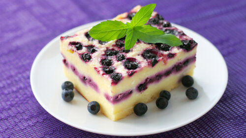 Baked cottage cheese with bad blueberries
