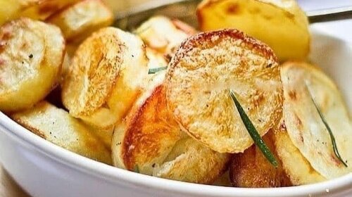 Запеченная картошка по рецепту известного кулинара – готовится просто, съедается мгновенно