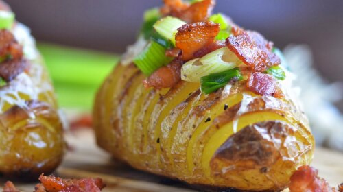 Как вкусно приготовить картошку: лучший рецепт на все случаи жизни