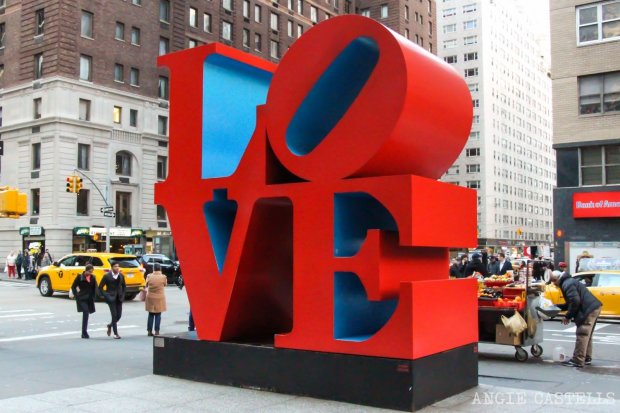 Скульптура LOVE