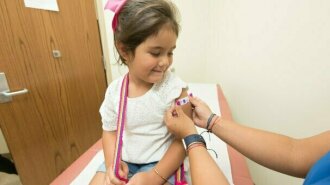 Можно ли делать детям прививки от коронавируса: ответ педиатра
