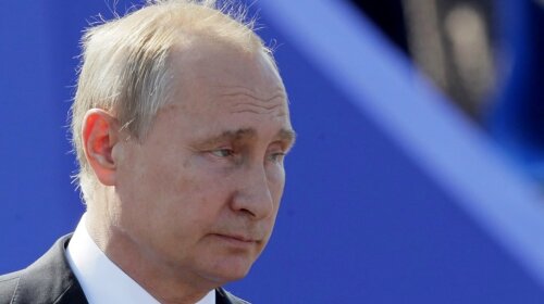 У путина с обвисшей рукой заподозрили паралич: "Судя по видео..."