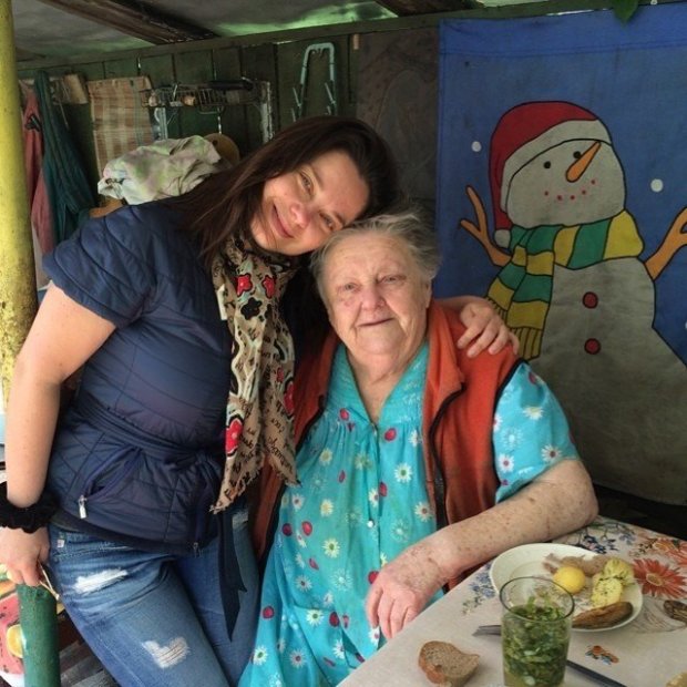 Наташа Корольова з бабусею