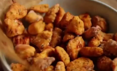 Попкорн из курицы, кадр из видео