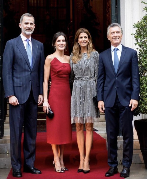 Испанский король Филипп, королева Летиция, Хулиана Авада и президент Аргентины Маурисио Макри