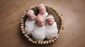 Женщина родила сразу две пары близнецов (ФОТО)