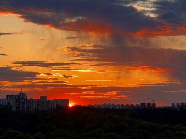 Закат, Киев, фото из соцсетей