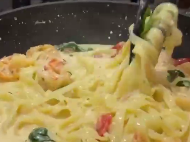Тальятелле з креветками, кадр з відео
