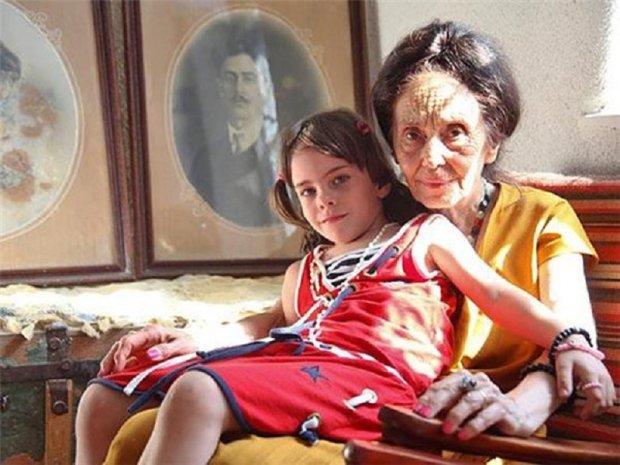 Адріана Ілієску стала мамою в 66 років