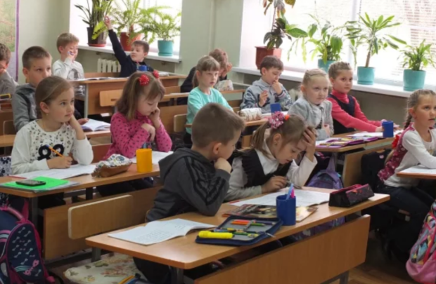 Школа, ученики, кадр из видео